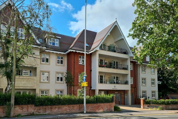 2 Bedroom Flat To Rent In Poole Park, BH14