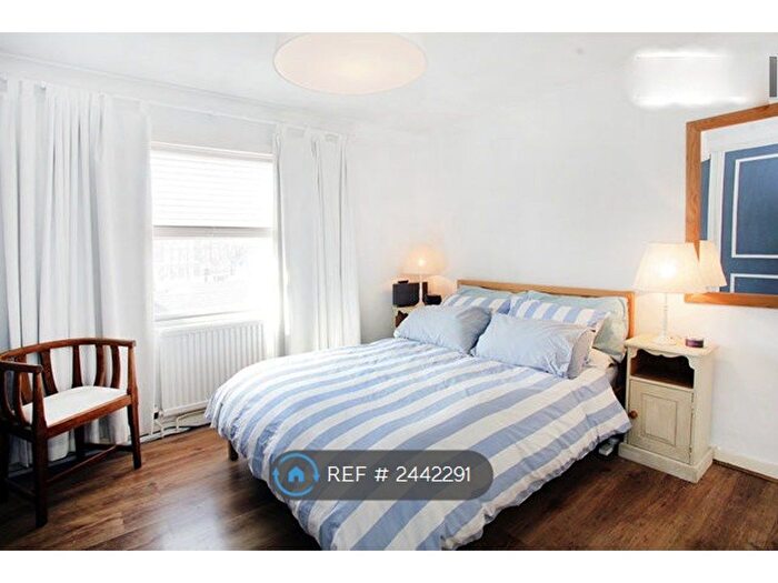 1 Bedroom Flat To Rent In Collinson Walk, London, SE1