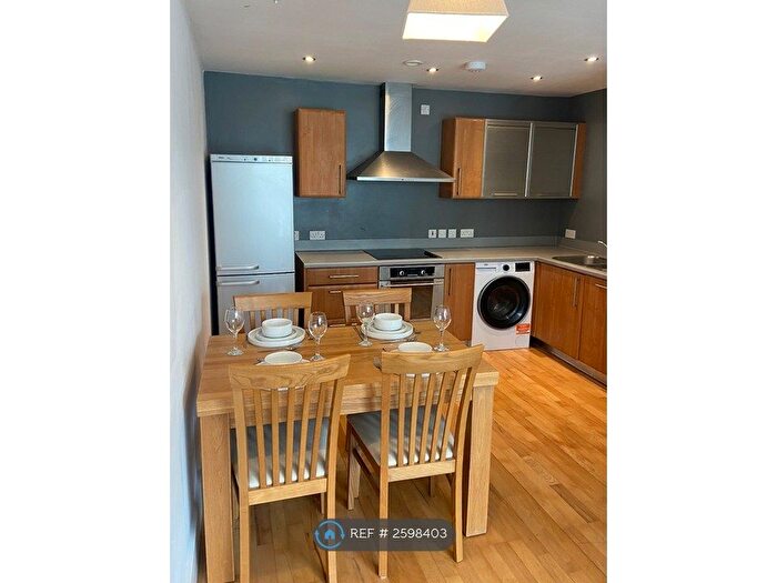 2 Bedroom Flat To Rent In Blackfriars Street, Salford, M3