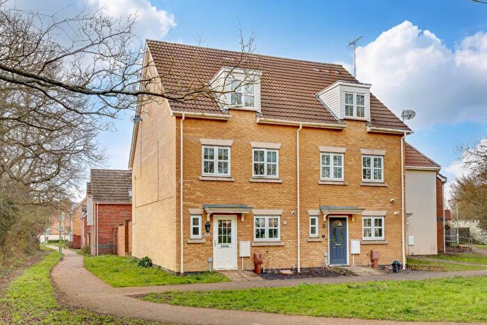 4 Bedroom Semi Detached House For Sale In Spring Close, Haverhill, CB9