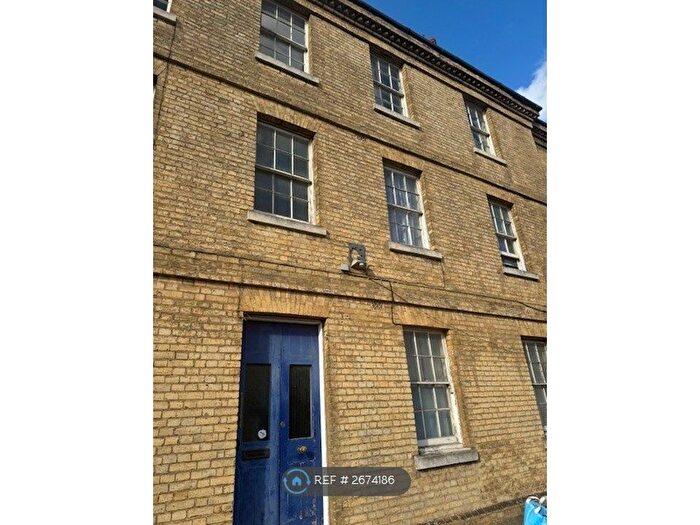 3 Bedroom Flat To Rent In Dock Road, Chatham, ME4