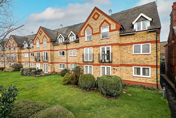 2 Bedroom Flat For Sale In Lower Kings Road, Berkhamsted, HP4