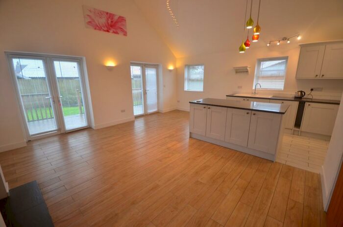 3 Bedroom Bungalow To Rent In Crabtree Lane, Sutton-On-Sea, LN12
