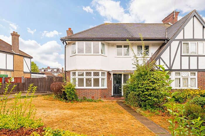 3 Bedroom End Of Terrace House For Sale In Princes Gardens, Acton, W3