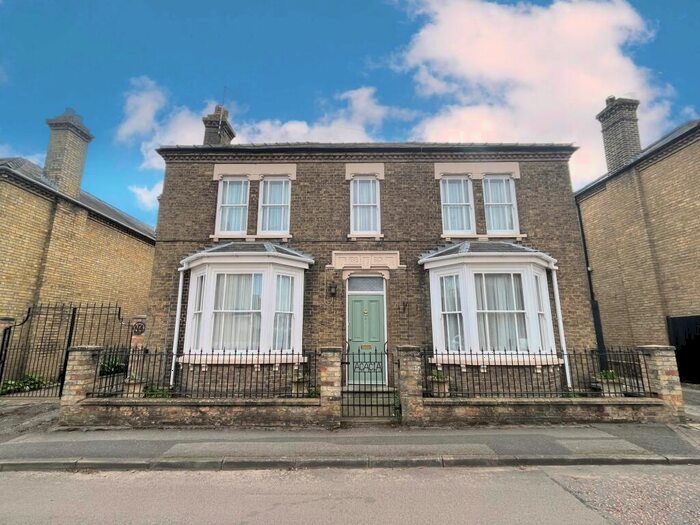 4 Bedroom Detached House For Sale In Church Lane, Chatteris, PE16