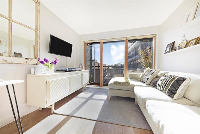 1 Bedroom Flat To Rent In Mildmay Avenue, Dalston, N1