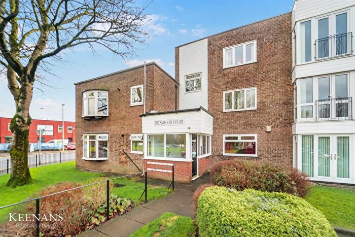 2 Bedroom Flat For Sale In Swinton Park Road, Salford, M6