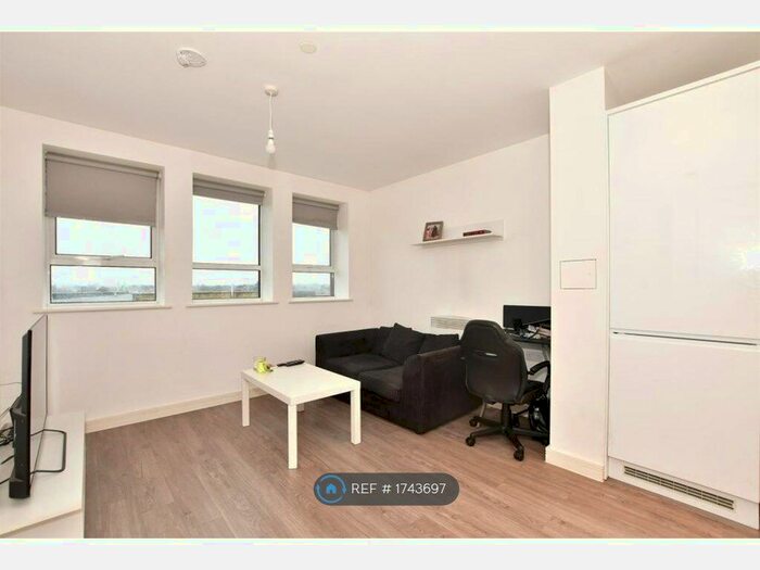 1 Bedroom Flat To Rent In Arodene House, Ilford, IG2