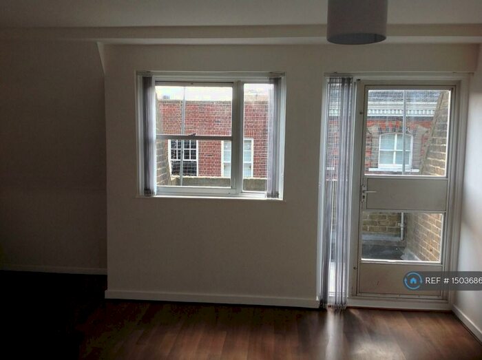 3 Bedroom Flat To Rent In St. Marys Walk, Maidenhead, SL6