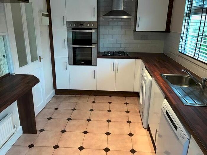 3 Bedroom Semi-Detached House To Rent In Shadwell Lane, Leeds, LS17