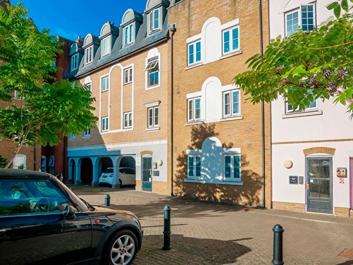 2 Bedroom Flat For Sale In Roche Close, Rocheforte House Roche Close, SS4