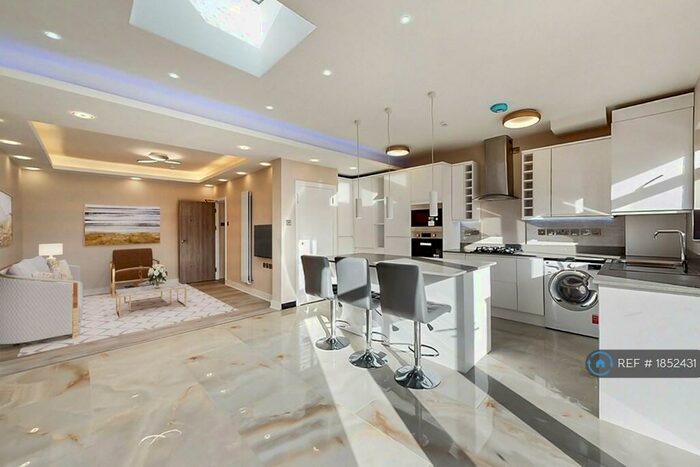 6 Bedroom End Of Terrace House To Rent In Bawdsey Avenue, Ilford, IG2