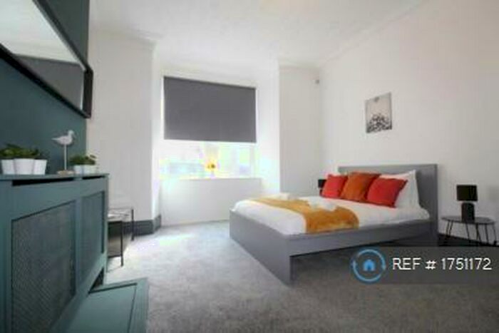 2 Bedroom Flat To Rent In Brinkburn Avenue, Gateshead, NE8