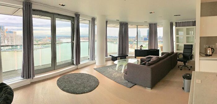 3 Bedroom Flat To Rent In New Providence Wharf, Fairmount Avenue, Blackwall, Canary Wharf, London, E14