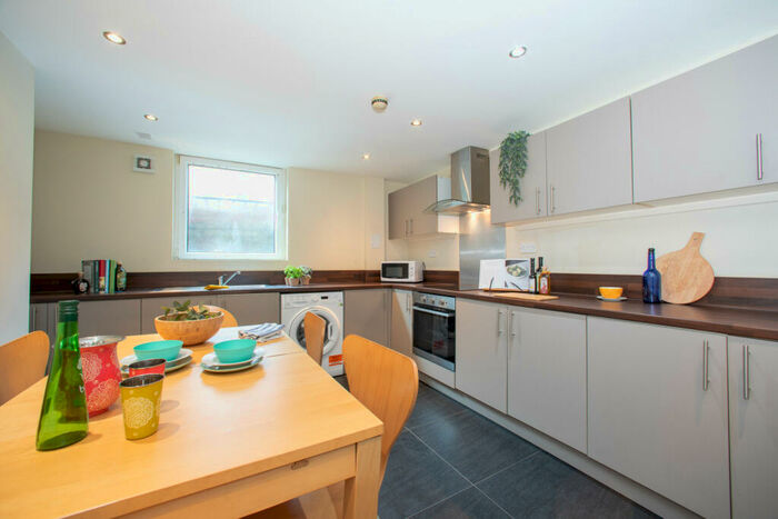 6 Bedroom Property To Rent In Chestnut Avenue, Hyde Park, Leeds, LS6