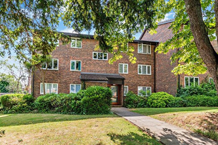 2 Bedroom Flat To Rent In Stamford Drive, Bromley, BR2