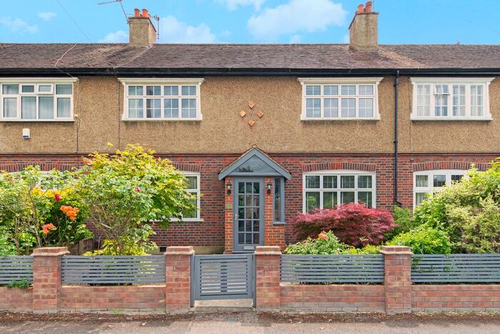 3 Bedroom Detached House To Rent In Cannon Close, London, SW20