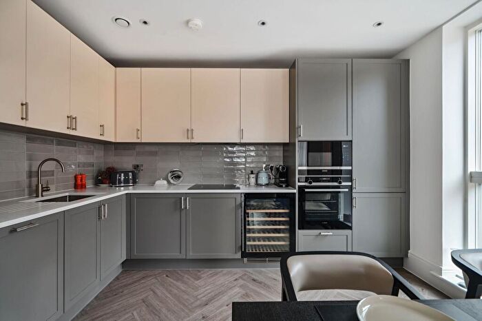 2 Bedroom Apartment To Rent In Fellowes Rise, Winchester, SO22
