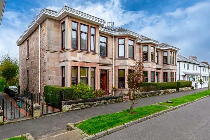 3 Bedroom Flat For Sale In Broomberry Drive, Gourock, PA19