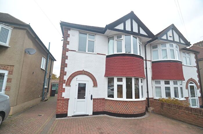 3 Bedroom Semi-Detached House For Sale In Brookside Way, Shirley, Croydon, CR0