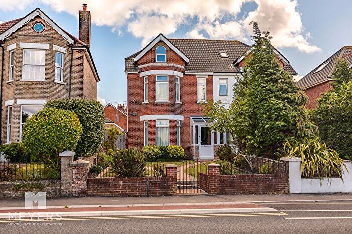 6 Bedroom Semi-Detached House For Sale In Wimborne Road, Poole, BH15