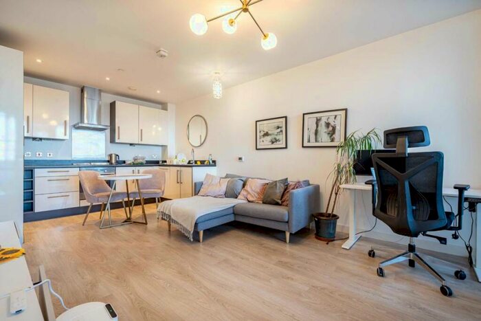 1 Bedroom Flat To Rent In Rick Roberts Way, Stratford, E15