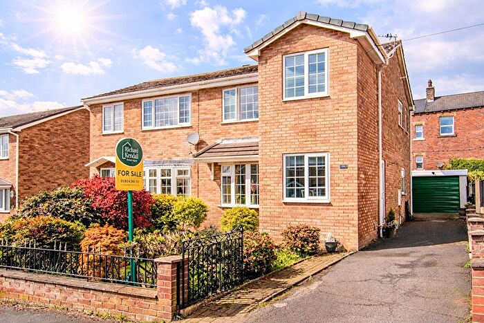 3 Bedroom Semi Detached House For Sale In Wheatroyd Crescent, Ossett, WF5