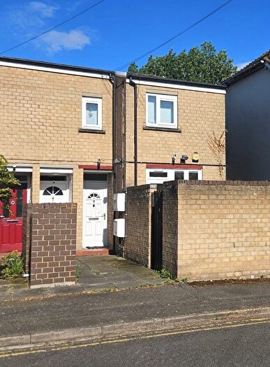 1 Bedroom Flat For Sale In Rockingham Close, Uxbridge, Middlesex, UB8