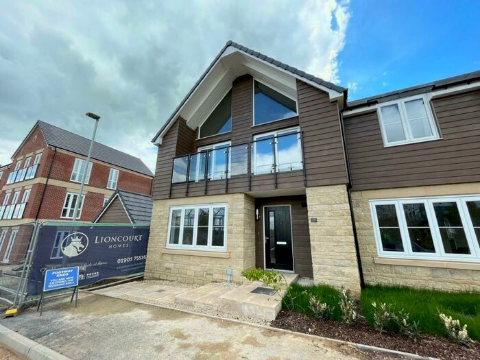 3 Bedroom End Of Terrace House To Rent In Osier Way, Olney, MK46