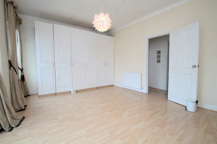 Flat To Rent In Springbank Road, Hither Green, SE13