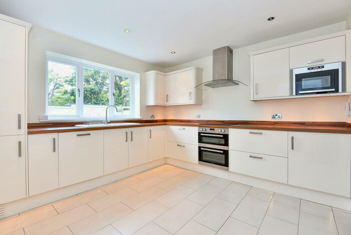 3 Bedroom Semi-Detached House To Rent In Freelands Road, Bromley, BR1