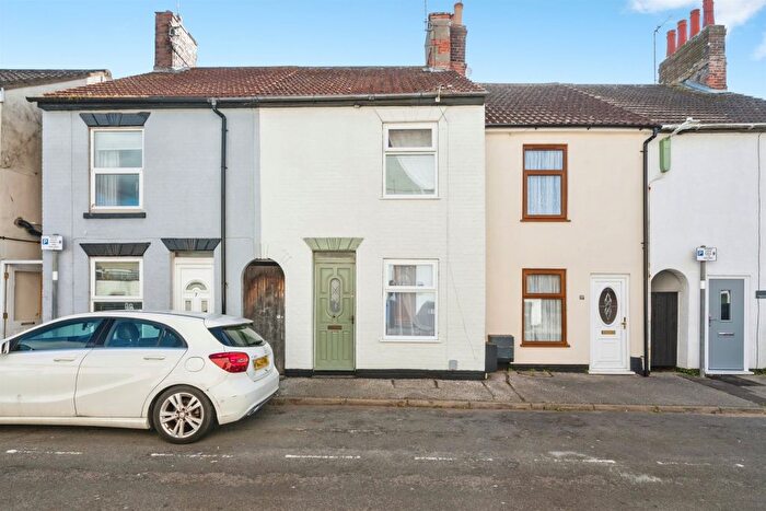2 Bedroom Terraced House For Sale In Alma Street, Lowestoft, NR32