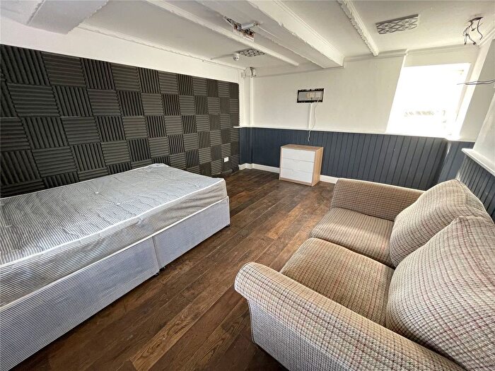 1 Bedroom Flat To Rent In Kings Arms, Fore Street, Torpoint, PL11