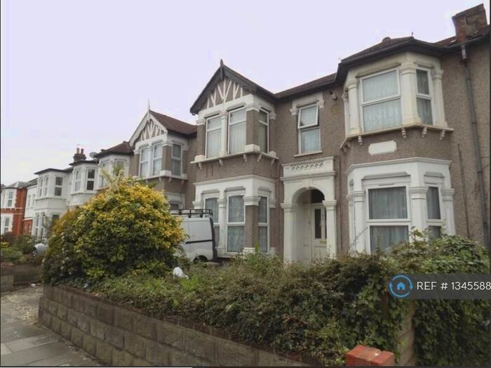 1 Bedroom Flat To Rent In The Drive, Ilford, IG1