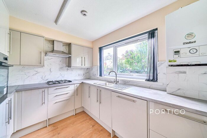 2 Bedroom Flat To Rent In Leigham Court Road, London, SW16