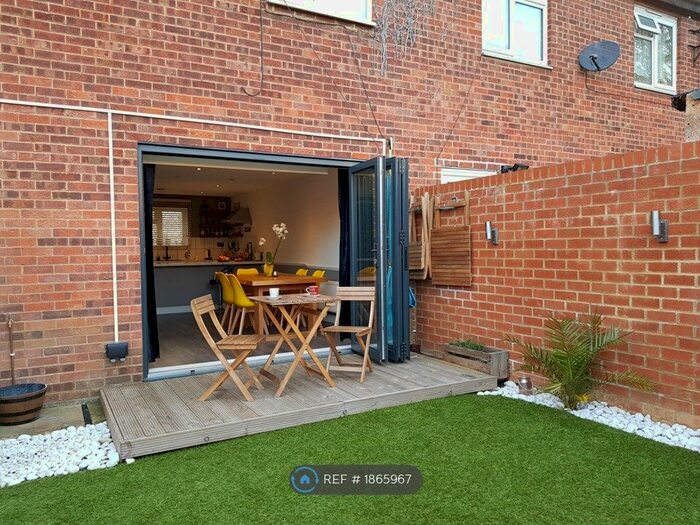 2 Bedroom End Of Terrace House To Rent In Vernon Walk, Northampton, NN1