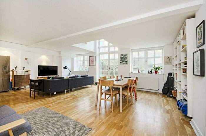 2 Bedroom Flat To Rent In Rutland Road, Victoria Park, London, E9