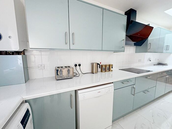 5 Bedroom Semi-Detached House To Rent In Holmdale Road, BS34
