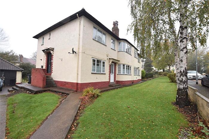 2 Bedroom Apartment To Rent In Sandringham Crescent, Leeds, West Yorkshire, LS17