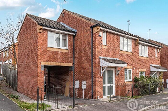 3 Bedroom Semi Detached House For Sale In Arundel Drive, Mansfield, Nottinghamshire, NG19
