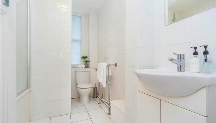 1 Bedroom Flat To Rent In Hill Street, London, W1J