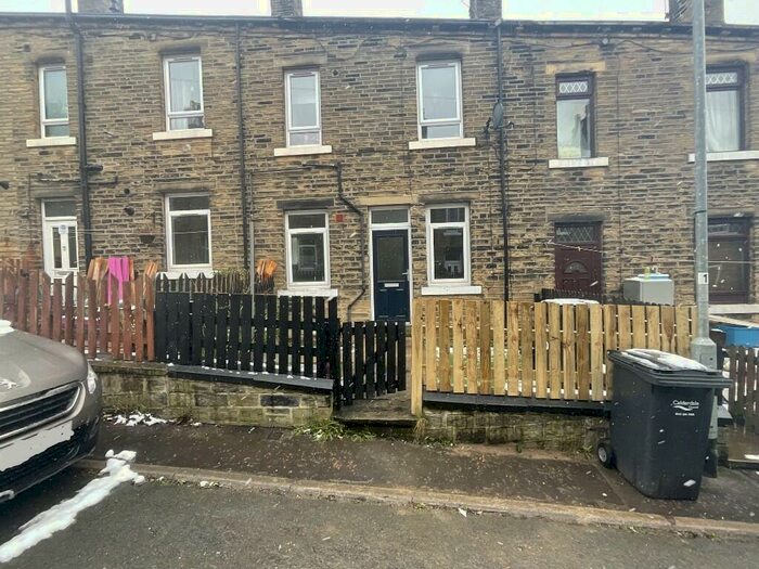 1 Bedroom Ground Flat To Rent In Claremont Street, Sowerby Bridge, West Yorkshire, HX6