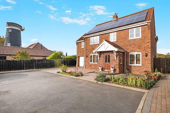 6 Bedroom Detached House For Sale In Mill Field Court, Frettenham, Norwich, NR12