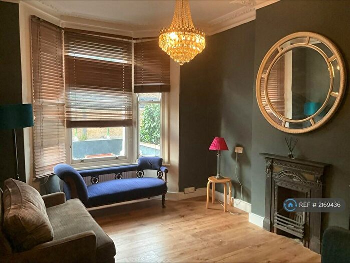 2 Bedroom Flat To Rent In Camberwell, London, SE5