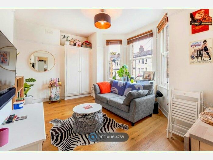 2 Bedroom Flat To Rent In Alderbrook Road, London, SW12
