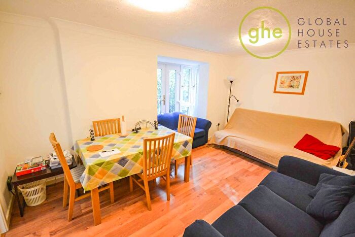 1 Bedroom Flat To Rent In Fairmont House, Bow, London, E3