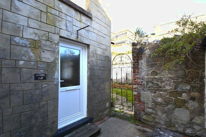 2 Bedroom Flat To Rent In Market Street, Ventnor, PO38