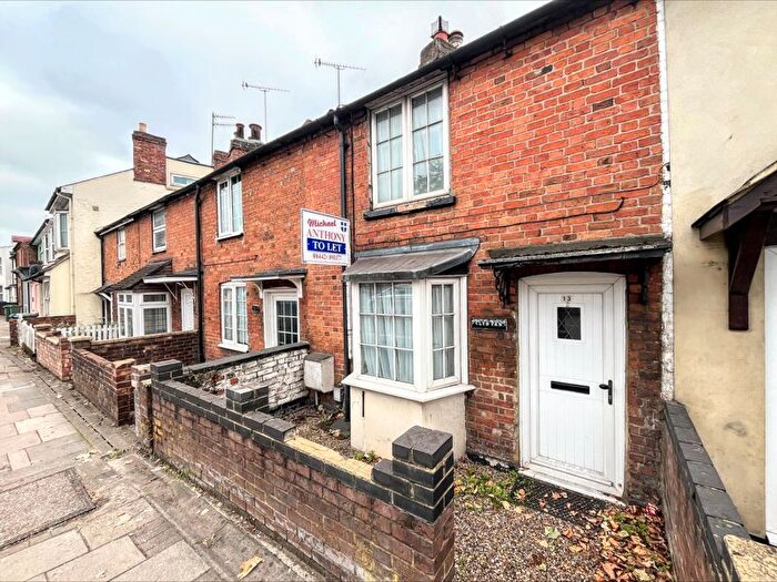 2 Bedroom Cottage To Rent In Wendover Road, Aylesbury, HP21