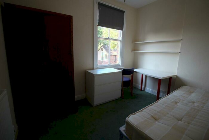 5 Bedroom Semi-Detached House To Rent In £pppw Harlaxton Drive, Lenton, NG7