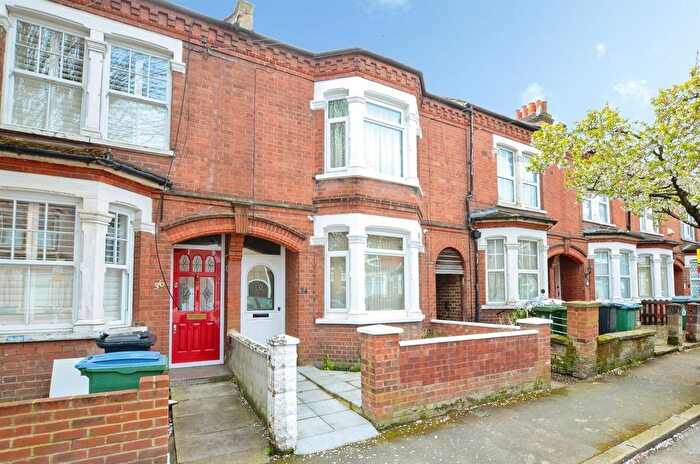 3 Bedroom Terraced House For Sale In Bruce Grove, Watford, WD24